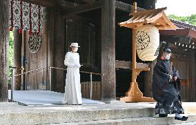 Empress's visit to Meiji Jingu shrine