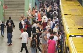 GERMANY-BERLIN-COVID-19-CASES-30 MLN