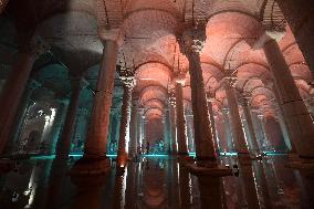 TÜRKIYE-ISTANBUL-BASILICA CISTERN