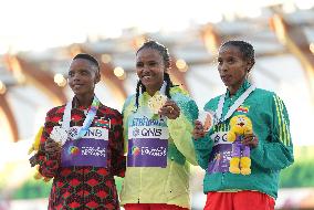 (SP)U.S.-EUGENE-ATHLETICS-WORLD CHAMPIONSHIPS-WOMEN'S 5000M-AWARDING CEREMONY
