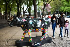 MEXICO-MEXICO CITY-COWPARADE