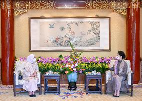 CHINA-BEIJING-PENG LIYUAN-INDONESIA-FIRST LADY-MEETING (CN)