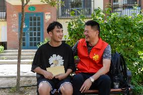 Xinhua Headlines: Teachers' home visits tell growth stories of Xinjiang students