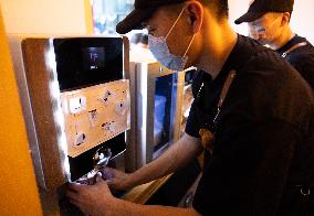 CHINA-SHANGHAI-VISUALLY IMPAIRED BROTHERS-COFFEE SHOP (CN)