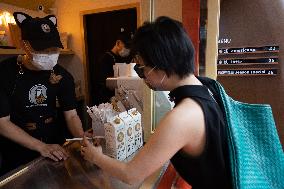 CHINA-SHANGHAI-VISUALLY IMPAIRED BROTHERS-COFFEE SHOP (CN)