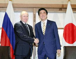 Japan's Abe, Russia's Putin in 2016
