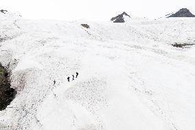 (EyesonSci)CHINA-QINGHAI-SCIENTIFIC EXPEDITION-YANGTZE HEADWATERS (CN)