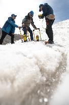 (EyesonSci)CHINA-QINGHAI-SCIENTIFIC EXPEDITION-YANGTZE HEADWATERS (CN)