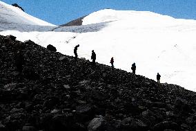 (EyesonSci)CHINA-QINGHAI-SCIENTIFIC EXPEDITION-YANGTZE HEADWATERS (CN)