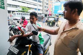 SRI LANKA-COLOMBO-FUEL PASS