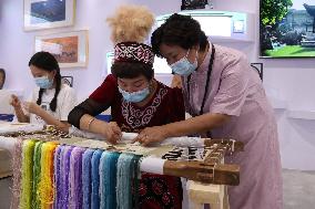 CHINA-XINJIANG-FOLK EMBROIDERERS (CN)