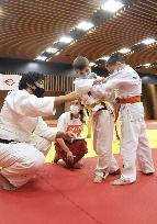 Judo lesson for Ukrainian children in Yokohama