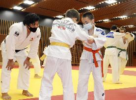 Judo lesson for Ukrainian children in Yokohama