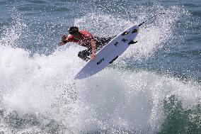 (SP)U.S.-HUNTINGTON BEACH-SURFING-VANS OPEN