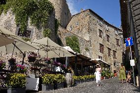 ITALY-BRACCIANO-SUMMER-DAILY LIFE