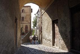 ITALY-BRACCIANO-SUMMER-DAILY LIFE