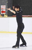 Figure skating: Hanyu practices in front of media
