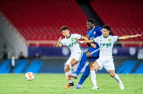 (SP)CHINA-WUHAN-FOOTBALL-CSL-WUHAN THREE TOWNS VS BEIJING GUOAN(CN)