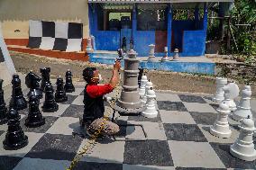 INDONESIA-BANJARNEGARA-DAILY LIFE-GIANT CHESS-MAKING