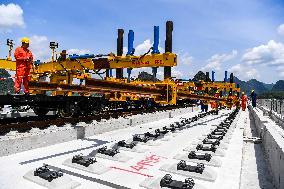 CHINA-GUANGXI-GUIYANG-NANNING-HIGH-SPEED RAILWAY-TRACK LAYING (CN)