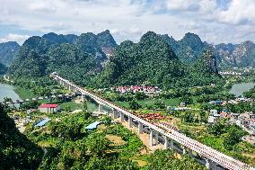 CHINA-GUANGXI-GUIYANG-NANNING-HIGH-SPEED RAILWAY-TRACK LAYING (CN)