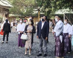PM Kishida visits shrine in Shizuoka