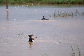 LAOS-VIENTIANE-DAILY LIFE-MEKONG RIVER FISHERS