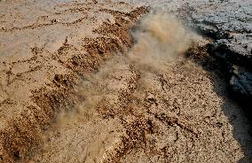 CHINA-SHANXI-HUKOU WATERFALL (CN)