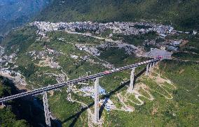 Xinhua Headlines: Mega infrastructure projects lead China's mountainous province to prosperity