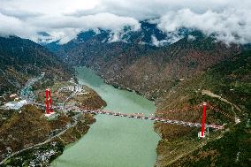 Xinhua Headlines: Mega infrastructure projects lead China's mountainous province to prosperity