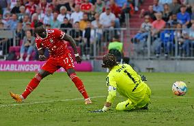 (SP)GERMANY-MUNICH-FOOTBALL-BUNDESLIGA-BAYERN MUNICH VS MOENCHENGLADBACH