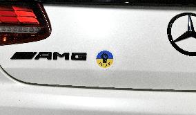 Ukraine stickers on Russian cars