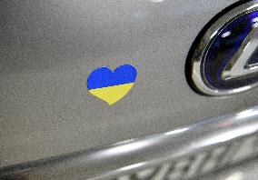 Ukraine stickers on Russian cars