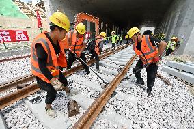 CHINA-FUZHOU-XIAMEN-HIGH-SPEED RAILWAY-TRACK-LAYING (CN)