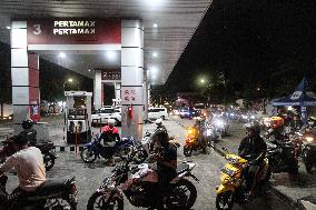 INDONESIA-SURAKARTA-FUELING UP