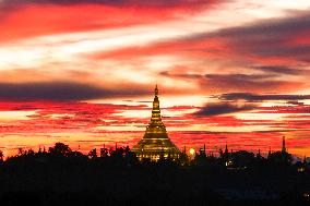 MYANMAR-YANGON-SCENERY