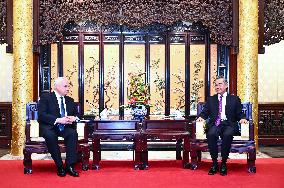 CHINA-BEIJING-WANG YI-RUSSIA-AMBASSADOR-MEETING (CN)