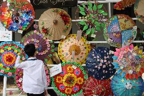 INDONESIA-SURAKARTA-UMBRELLA-FESTIVAL