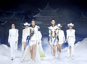 CHINA-BEIJING-FASHION WEEK (CN)