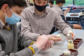 NEW ZEALAND-WELLINGTON-CHINESE CULTURE-MOON CAKE MAKING