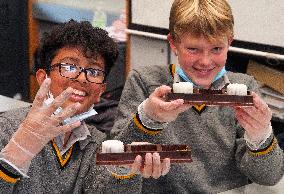 NEW ZEALAND-WELLINGTON-CHINESE CULTURE-MOON CAKE MAKING