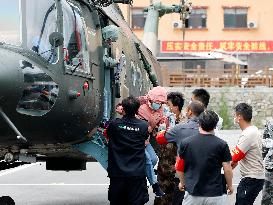 CHINA-SICHUAN-HAILUOGOU SCENIC AREA-EARTHQUAKE-EVACUATION (CN)