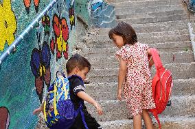 MIDEAST-JERUSALEM-SILWAN-MURALS