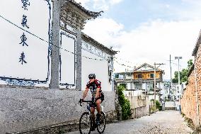 CHINA-YUNNAN-DALI-DUTCHMAN-KNOW CHINA WELL ON BICYCLES (CN)