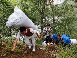 CHINA-SICHUAN-MOXI-EARTHQUAKE-SUPPLIES (CN)