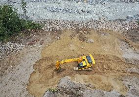 CHINA-SICHUAN-MOXI-EARTHQUAKE-ROAD REPAIRING (CN)