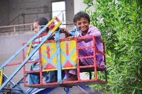 PAKISTAN-HYDERABAD-FLOOD-CHILDREN