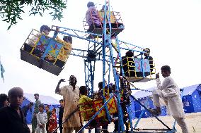 PAKISTAN-HYDERABAD-FLOOD-CHILDREN