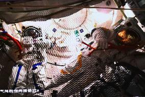 (EyesonSci)CHINA-WENTIAN-SHENZHOU-14 ASTRONAUTS-EXTRAVEHICULAR ACTIVITIES-COMPLETION (CN)