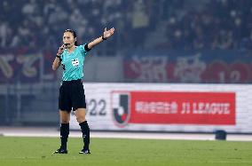 Football: J-League's first female J1 chief referee